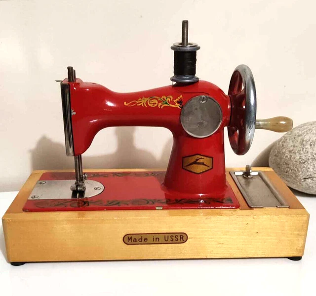 Ancienne Machine à Coudre Jouet En Fonte, Fonctionnelle, Avec Sa Valisette