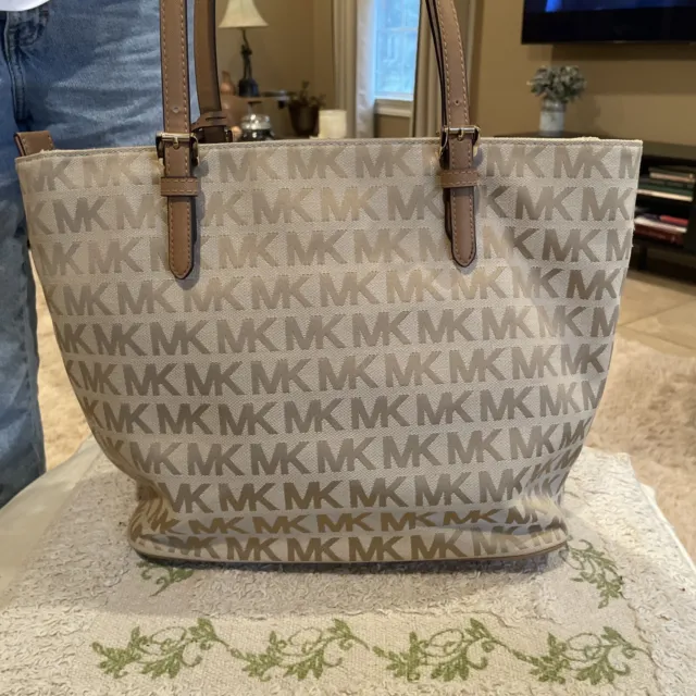 Signature Michael Kors Jet Set Large Snap Pocket Top Zipper Tote