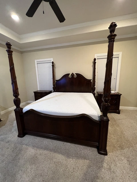 Beautiful 5 Piece Thomasville 4 Poster King Size Bedroom Set Beautiful 5 Piece Thomasville 4 Poster King Size Bedroom Set