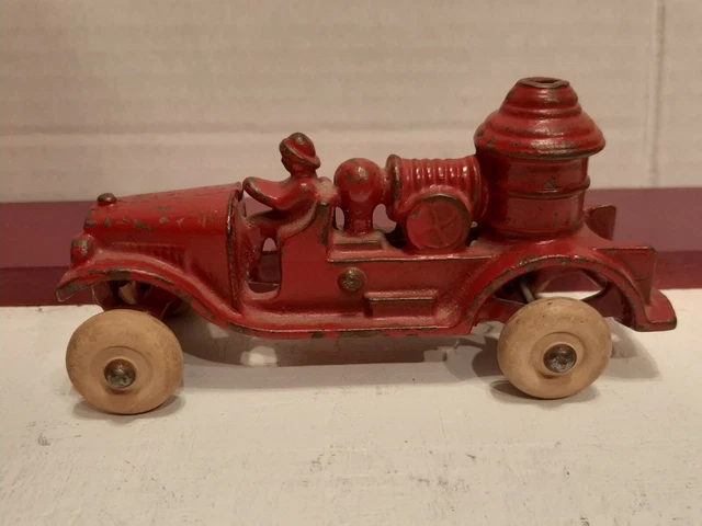 VINTAGE 1930'S ARCADE Cast Iron Fire Pumper Truck 4.5" Original Shelf