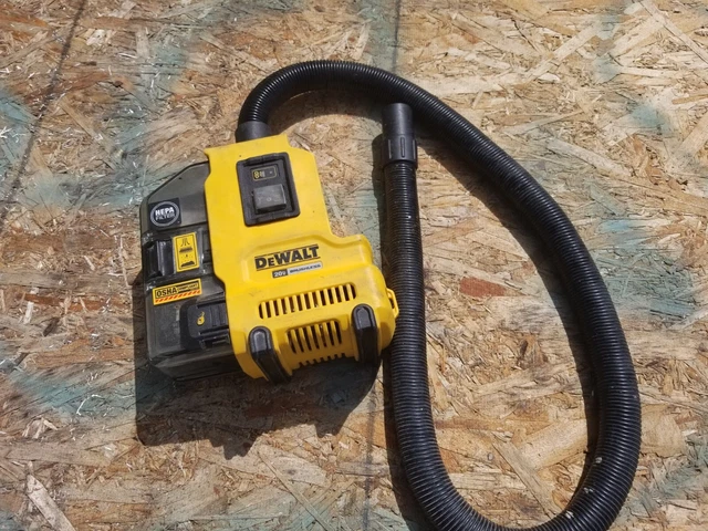 DEWALT DWH161B 20V Dust Extractor. Preowned DEWALT DWH161B 20V Dust Extractor. Preowned