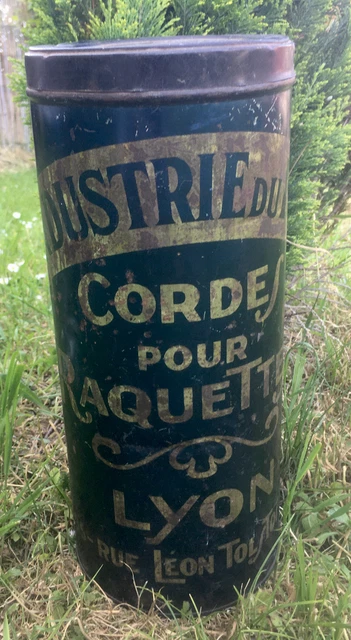 Ancienne petite boîte individuelle en tôle lithographiée pour