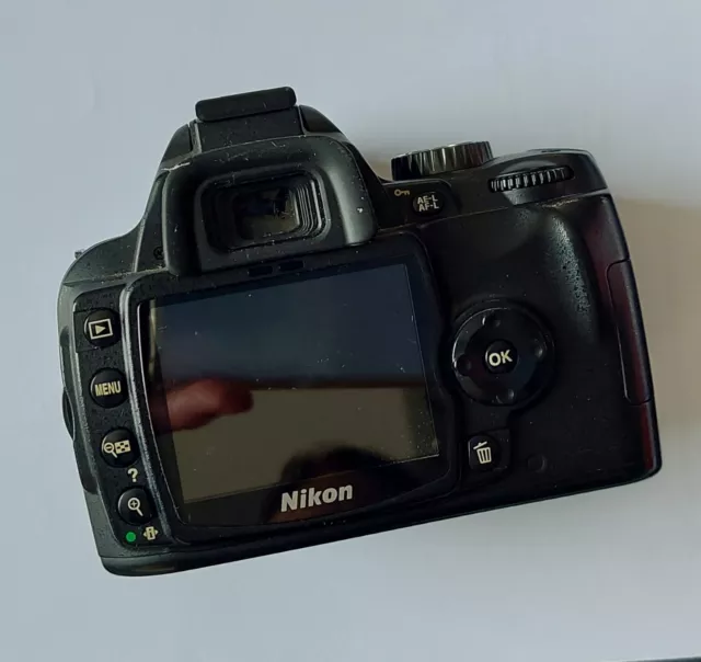 Nikon D60 Digitalkamera Spiegelreflex Kit mit 18-55mm f/3.5-5.6G VR 10,2 MP TOP! 2