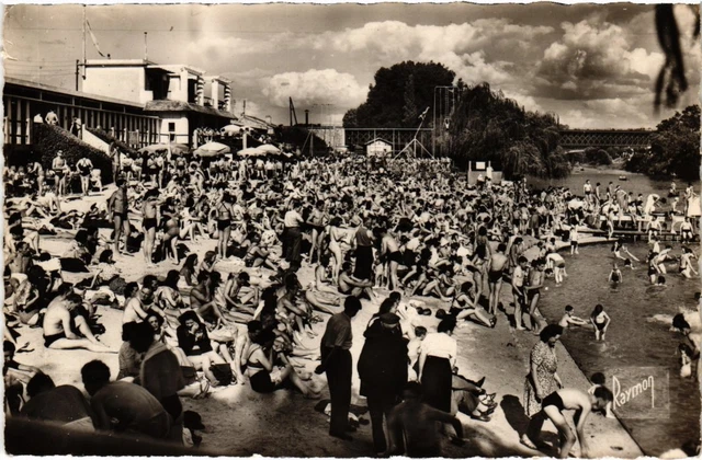 CPA Champigny Le bain de soleil a la Plage FRANCE (1338333)