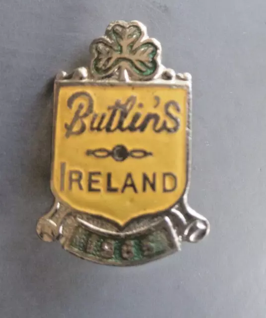 Original Butlin / Butlins Badge - Ireland Mosney 1965 Green & Yellow