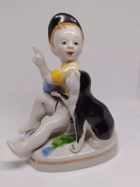 Figurine LFZ antique en porcelaine russe de l’URSS d’un garçon avec un chat