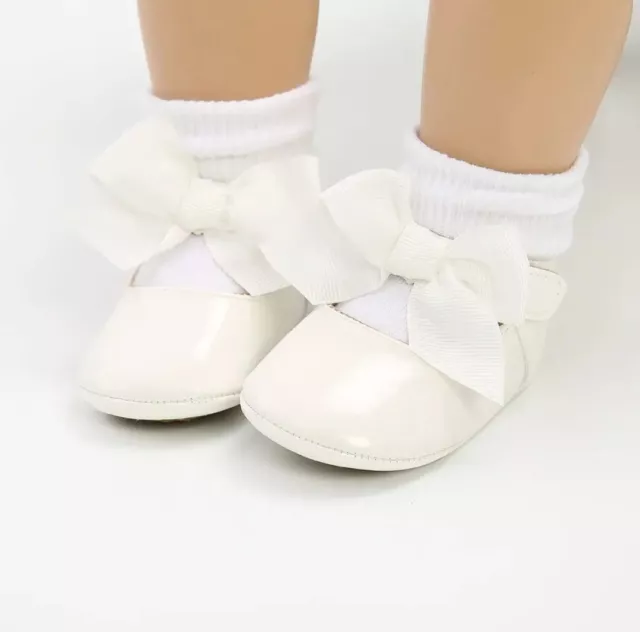 Bellissime scarpe bianche per bambine carrozzina con fiocchi taglia 0-6 mesi #pramshoes 3