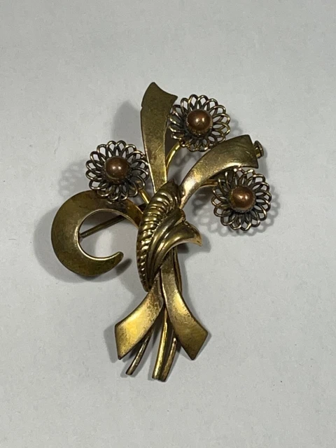 Broche Ancienne En Forme De Goutte - Plaqué Or, Avec Petites Fleurs Et Une Perle - Occasion En Très Bon état