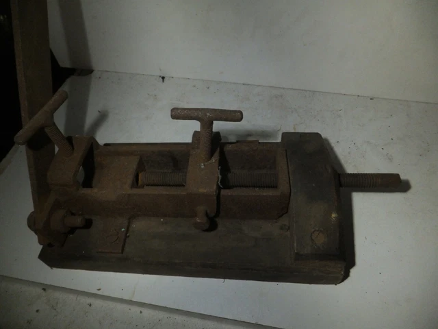 Hache Ancienne En Fer Forgé à La Main, Outil Vintage Rustique - Pièce De Collection E36