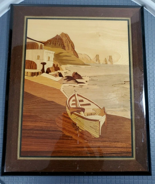Barco colgante de pared con incrustaciones de madera junto al mar junto a la montaña tonos de marrón