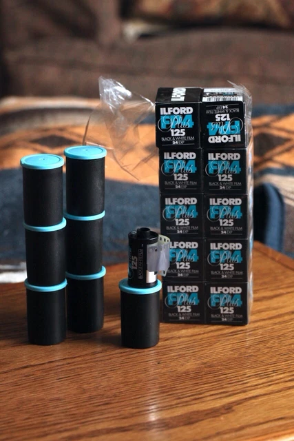 Ilford FP4 125 ISO/ASA NUEVO stock antiguo (NUEVO DE LOTE ANTIGUO) 35 mm 24 exp. Rollos diecisiete (17)