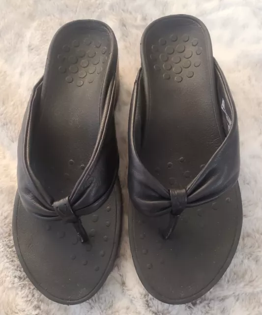 Vionic Preowned Black Arabella Wedge Thong Slip On Leather Sandals Womens Size 8