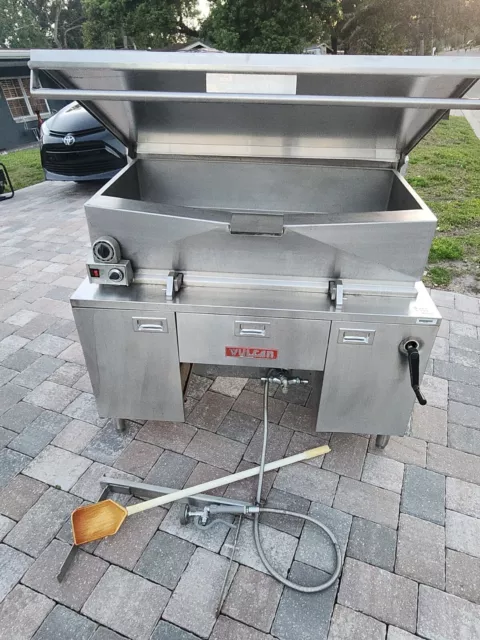 Vulcan Tilting Skillet Braising Pan, Manual, Natural Gas, 40 Gallon