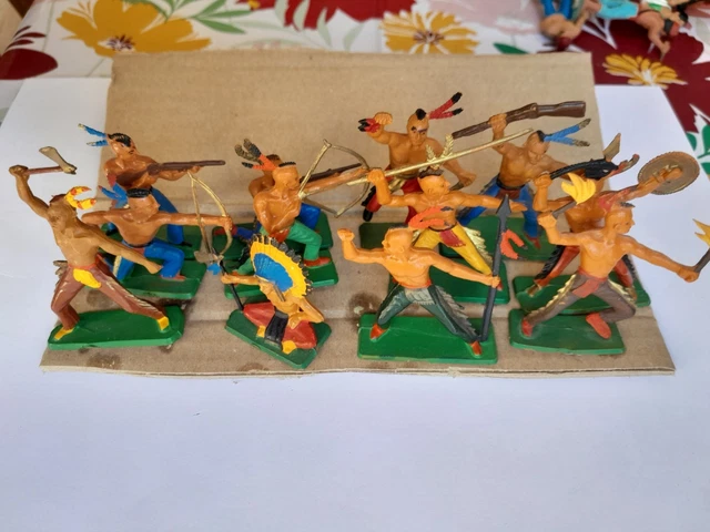 Lot De Figurines Starlux - Indiens Sur Socles Ocre - Western Far West Vintage