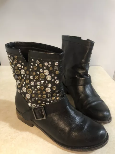 Steve Madden Womens Sz 8.5 M Black Leather Buckle Studded Ankle Fashion Boots