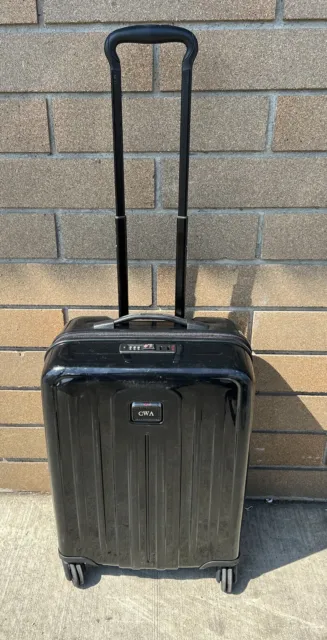 Tumi V4 Extended Trip Expandable 4 Wheeled Spinner Case Black Luggage
