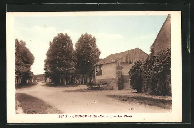 CPA Courcelles, Rue et la Place