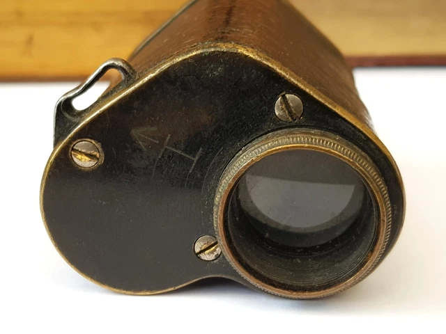 Télescope Astronomique Vintage Gravé à La Main Dessiné Dans Un Croquis