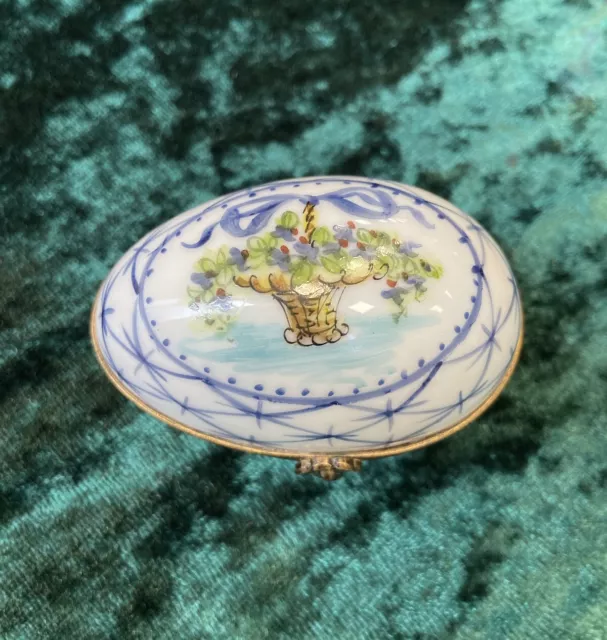 Limoges Peint Main  Hand Painted Porcelain Egg Pill/Trinket Box DELINEAU