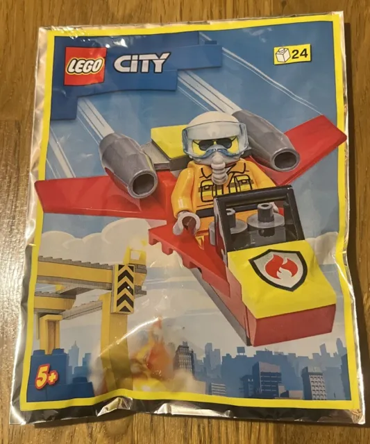 LEGO CITY: Firefighter Woman with Jet Plane Polybag Set 952209 BNSIP