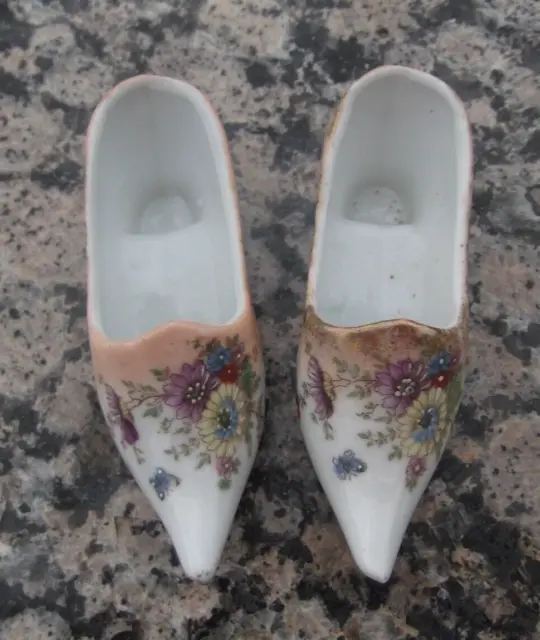 ancienne paire de chaussures sabot porcelaine Paris ? décor floral