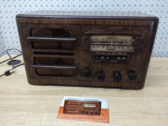 Vtg Motorola 62T2 Tube Tabletop Radio Wood Cabinet 1940s