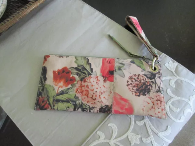 Hobo  Vida Wristlet/Clutch  Quilted in Botanical Floral/ NWT- $128