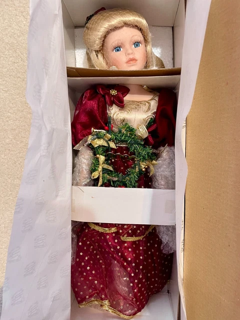 Heritage Signature Collection 2000 Porcelain Doll Holly #12284 New In Box