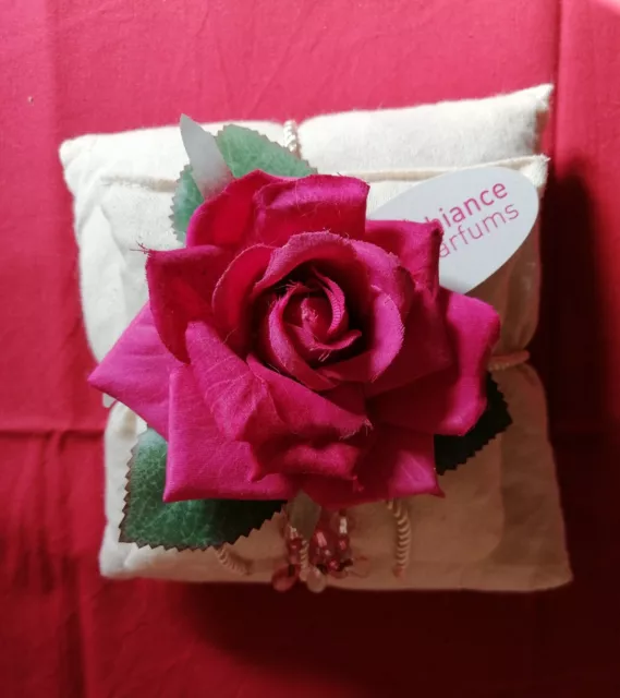 Diffuseur parfum sac carré écru fleur tissus ROSE pampilles perles GRAND MODELE 2