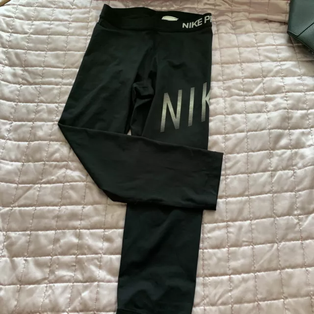 Women’s Nike pro Leggings Medium