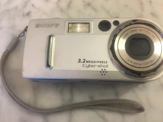 SONY 3.2 Mega Pixels Cyber-shot Camera DSC-P7