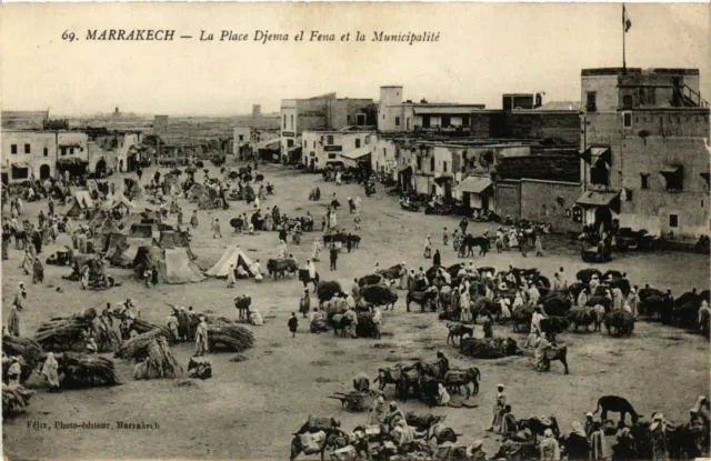CPA AK Marrakech - La Place Djema el Fena et la Municipalite MAROC (963581)
