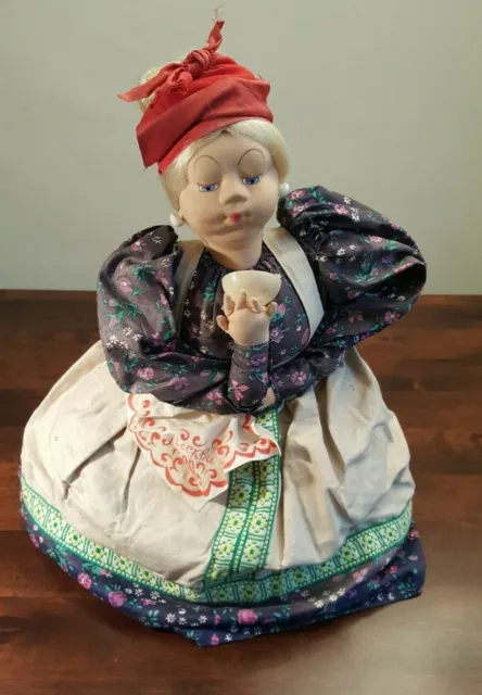 Acogedora cubierta madre rusa Babushka para té aislada talla 17" vintage