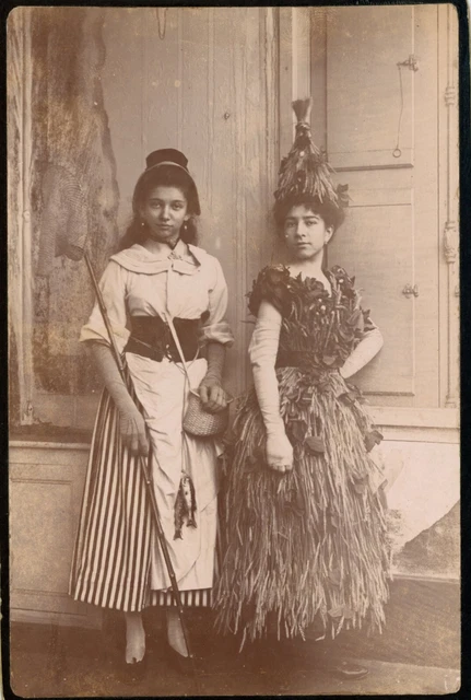 Photo CDV Originale - Jeunes Filles Chinoises En Tenues Traditionnelles - Vers 1880