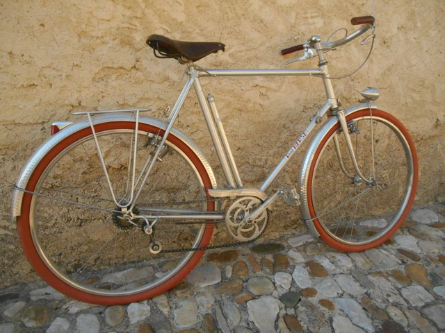 Le Cyclisme : Compétitions et cyclotourisme (Collection