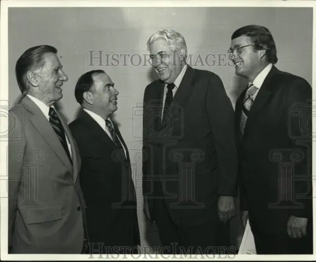 1975 Press Photo Birmingham News Editor John W. Bloomer with Men at Event
