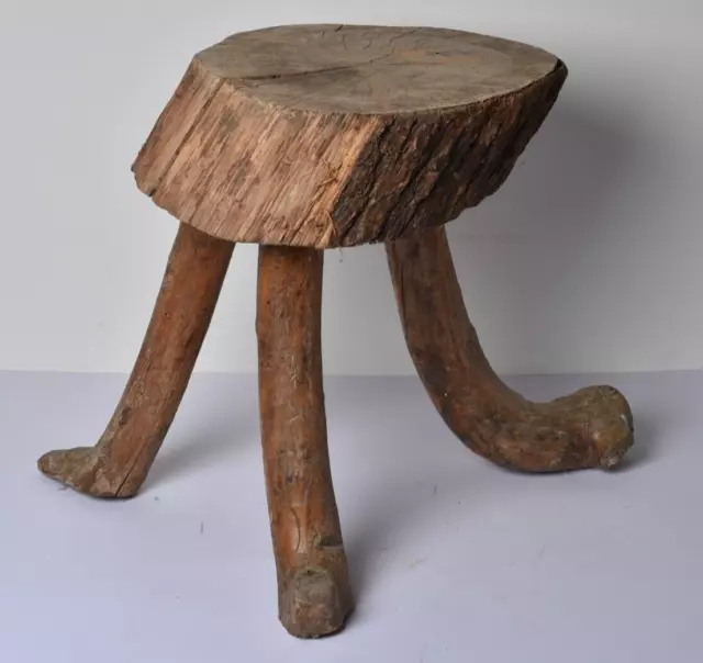 Tabouret brutaliste tripode berger en bois Massif dans le style PERRIAND CHAPO