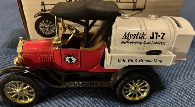 1918 FORD TANKER TRUCK DIE CAST CAR ERTL Mystik JT-7 Oil COIN BANK w/ KEY