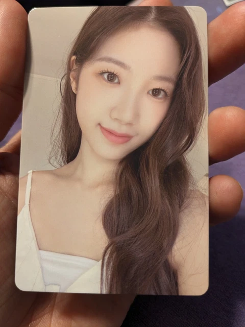 LE SSERAFIM SEASON'S Greetings 2023 double sided photocard Kazuha (US