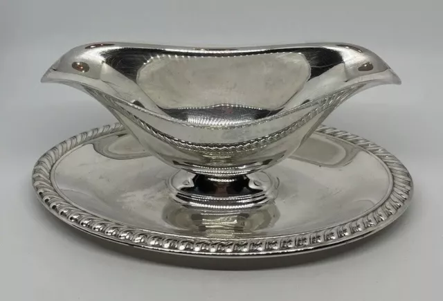 WM ROGERS Silverplate Double Pour Gravy Sauce Boat Attached Tray Rope Border