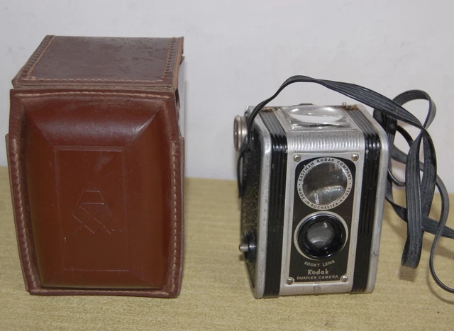 Tres Bel Etat Appareil Photo Box.de 1947.Modele Kodak Duaflex.fontionne