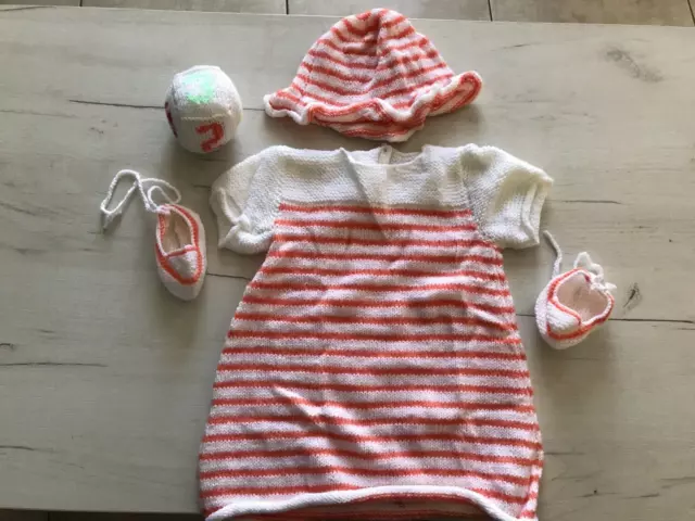 Robe, chapeau et chaussons assortis en laine 6 mois ou bébé reborn et doudou dé