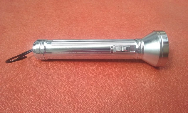 Lampe Torche Vintage La Pile Leclanché (Saft) - Flashlight Des Années 1970