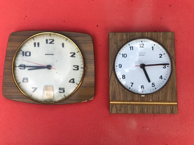 Lot de 4 horloges murales en bois et formica à quartz vedette bayard etc pendules vintage