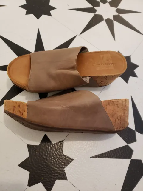 Chocolat Blu Maddie Taupe Leather Platform Cork Wedge 8.5 Slides Sandals Shoes