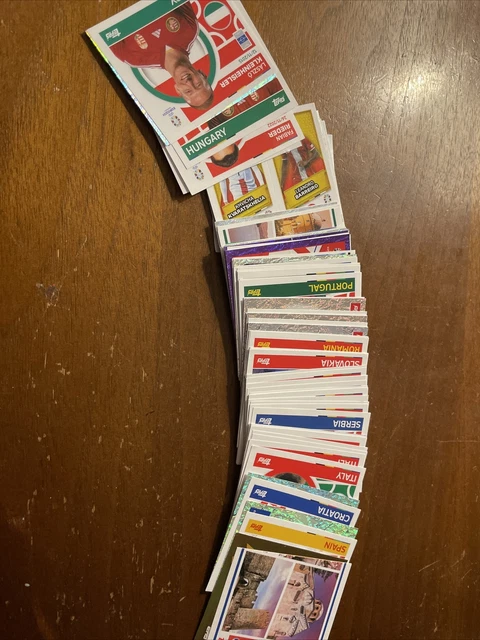 Topps Originele gelicentieerde stickers, Mini Tin met 54 stickers Heartforcards® verzendbeveiliging