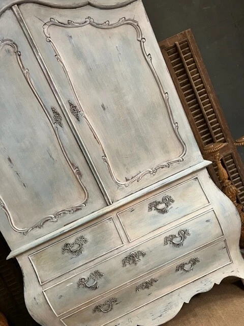 STUNNING Antique Dutch Bombe Linen Press  / Rustic Dutch Bombe Cupboard Armoire 3