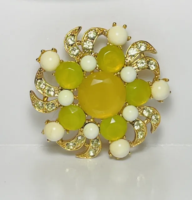 Unsigned Gold Tone Brooch W/Faceted Green Lucite & Faux Pearls & Rhinestones 2”