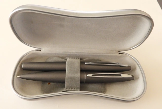 Coffret Stylo Plume Et Stylo Bille REDEN'S Paris - Couleur Argenté Et Or - Occasion Comme Neuf