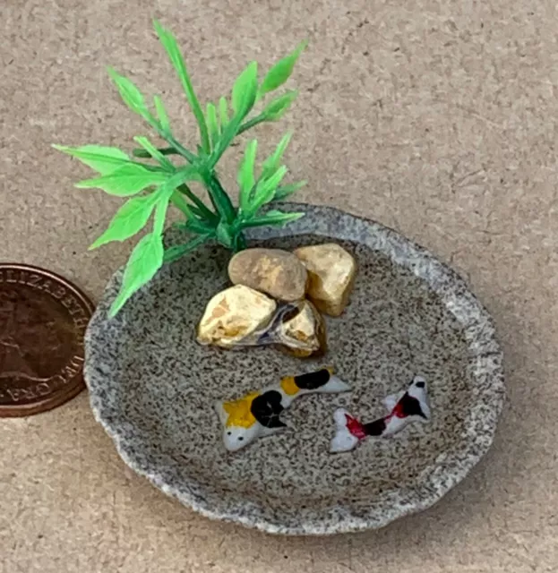 Rond Grès Étang Avec 2 Carpe Koi Tumdee 1:12 Échelle Poupées Maison Jardin